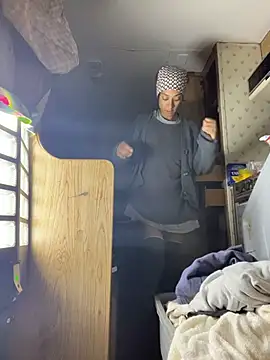 starrynikki online show from April 2, 2026, 8:32 am