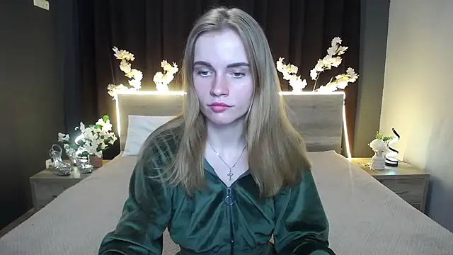 MargaritaKiss online show from April 17, 2026, 6:44 pm