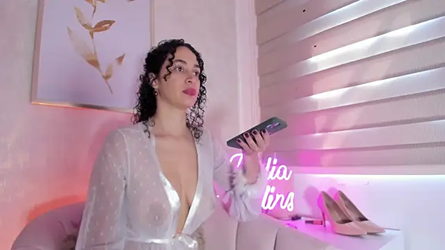 thaliacollins online show from September 23, 2025, 2:24 pm