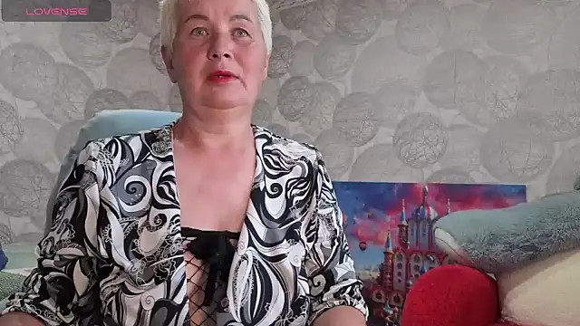 NicoleOlla online show from June 2, 2026, 1:33 pm