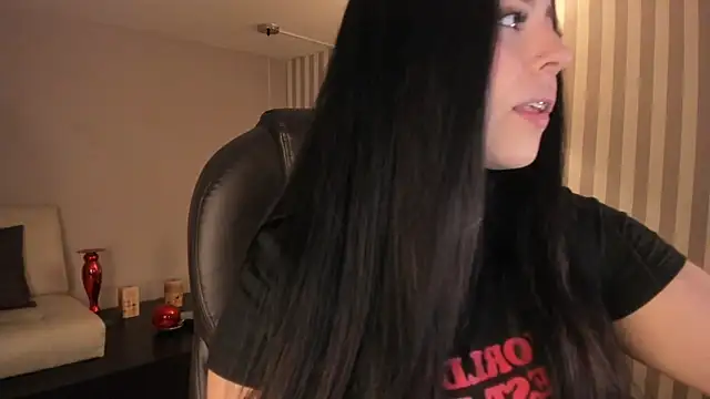 Snapshot of Maaiitee chatting on September 12, 2025, 1:11 pm Maaiitee online show from September 12, 2025, 1:11 pm