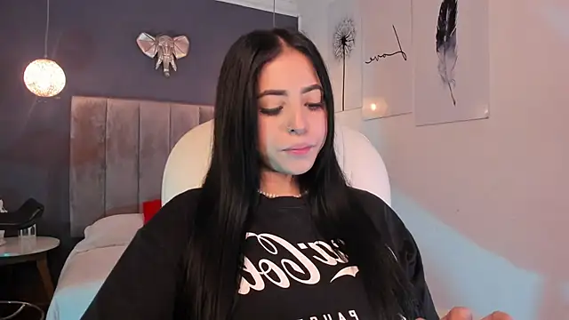 Snapshot of Maaiitee chatting on March 2, 2025, 6:57 pm Maaiitee online show from March 2, 2025, 6:57 pm