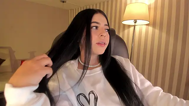 Snapshot of Maaiitee chatting on November 24, 2025, 1:44 pm Maaiitee online show from November 24, 2025, 1:44 pm