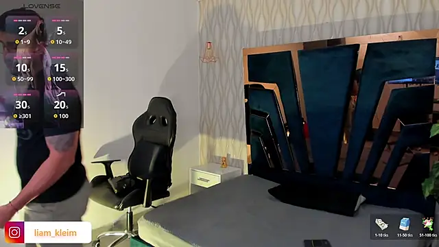 Snapshot of Liam_Kleiin chatting on December 2, 2025, 11:23 am Liam Kleiin online show from December 2, 2025, 11:23 am