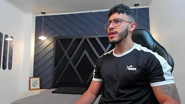 Snapshot of Liam_Kleiin chatting on November 4, 2025, 11:36 am Liam Kleiin online show from November 4, 2025, 11:36 am