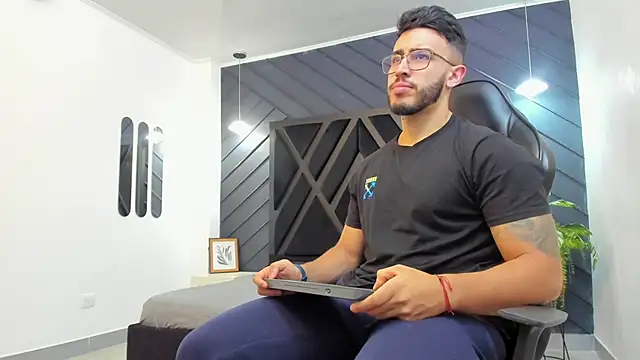 Snapshot of Liam_Kleiin chatting on November 3, 2025, 11:14 am Liam Kleiin online show from November 3, 2025, 11:14 am