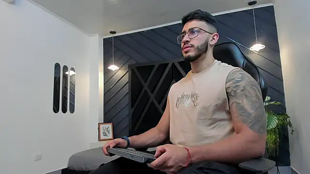 Snapshot of Liam_Kleiin chatting on November 2, 2025, 2:11 pm Liam Kleiin online show from November 2, 2025, 2:11 pm