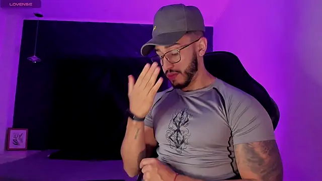 Snapshot of Liam_Kleiin chatting on November 14, 2025, 11:25 am Liam Kleiin online show from November 14, 2025, 11:25 am