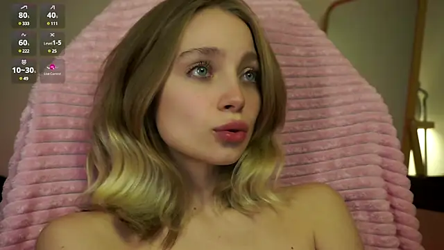 Snapshot of _LISA_BABYMETAL_ chatting on December 13, 2024, 7:21 pm LISA BABYMETAL online show from December 13, 2024, 7:21 pm