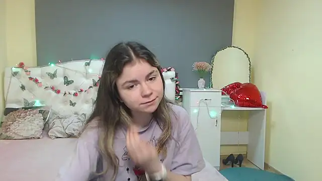 TinaRedly online show from April 19, 2026, 6:10 pm