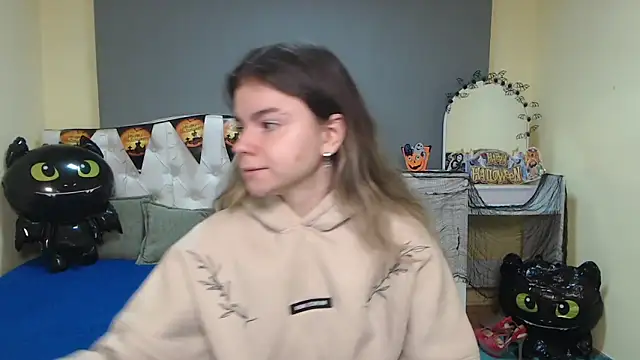 TinaRedly online show from November 1, 2025, 6:13 pm