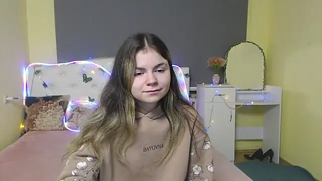 Snapshot of TinaRedly chatting on April 23, 2026, 6:53 am TinaRedly online show from April 23, 2026, 6:53 am