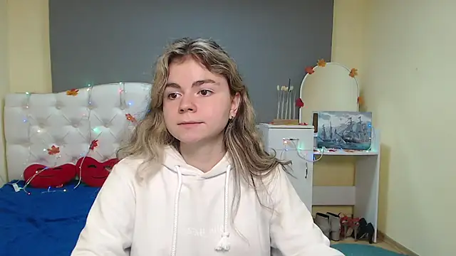 TinaRedly online show from November 23, 2025, 6:29 pm