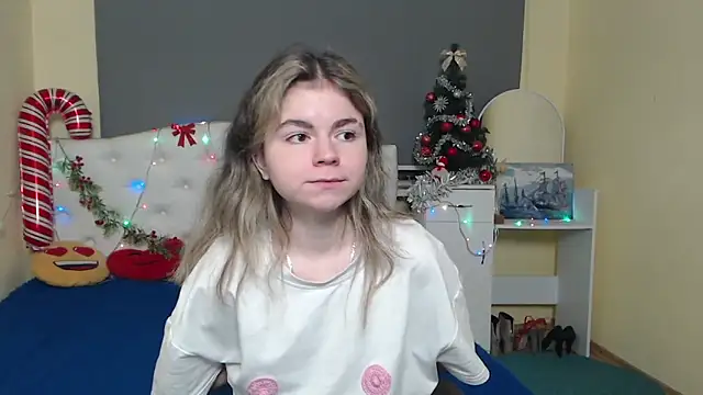 TinaRedly online show from December 16, 2025, 6:34 pm