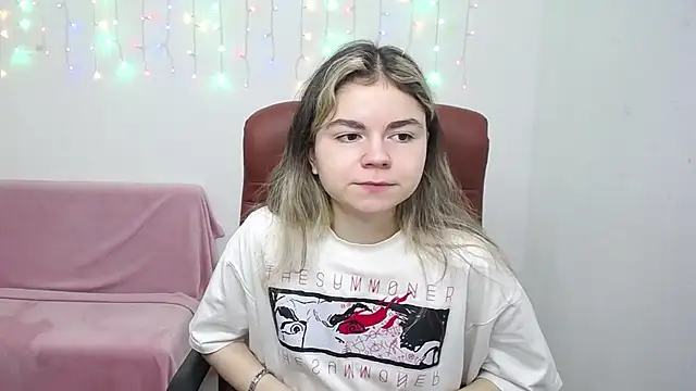 TinaRedly online show from December 5, 2025, 6:50 pm