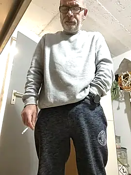 bottomhairy online show from February 11, 2026, 5:13 pm