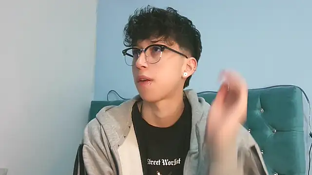  Thomas hot  online show from April 14, 2026, 4:28 am