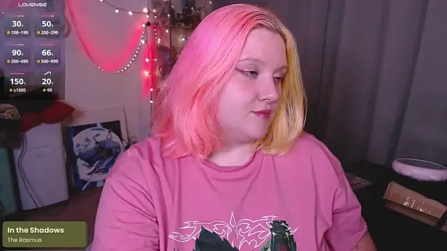 lissamuff online show from October 8, 2025, 4:19 pm