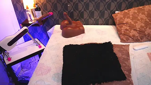 Snapshot of SharomRoss chatting on September 10, 2025, 3:44 pm SharomRoss online show from September 10, 2025, 3:44 pm