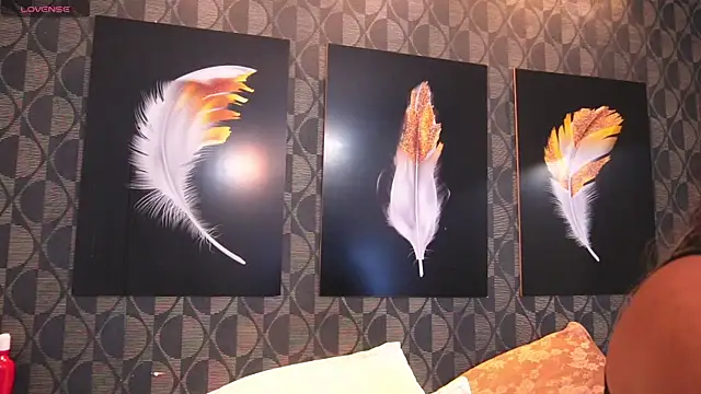 Snapshot of SharomRoss chatting on September 15, 2025, 1:00 pm SharomRoss online show from September 15, 2025, 1:00 pm