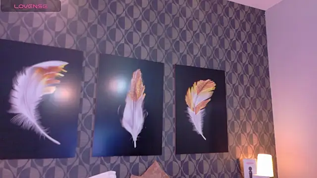 Snapshot of SharomRoss chatting on March 18, 2025, 7:44 pm SharomRoss online show from March 18, 2025, 7:44 pm