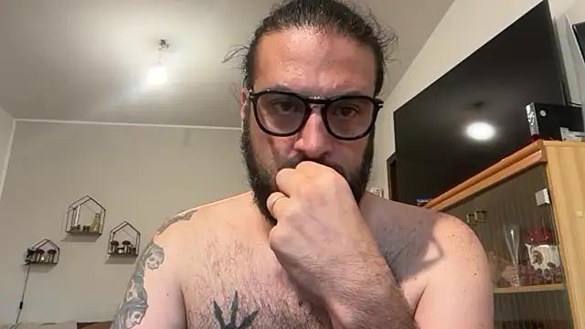 Snapshot of beardo85 chatting on June 15, 2026, 6:29 pm beardo85 online show from June 15, 2026, 6:29 pm