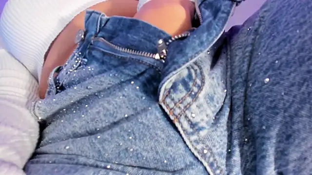 ArianaBaker online show from September 16, 2025, 12:39 pm