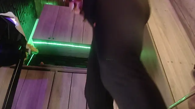 LaureenHills online show from April 10, 2026, 1:34 am