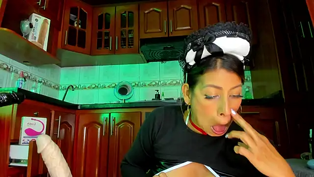 LaureenHills online show from February 26, 2025, 2:52 am