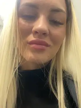 Snapshot of DreamGirl-777 chatting on January 27, 2025, 4:09 am DreamGirl-777 online show from January 27, 2025, 4:09 am