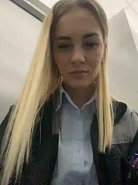 Snapshot of DreamGirl-777 chatting on March 18, 2025, 7:12 am DreamGirl-777 online show from March 18, 2025, 7:12 am