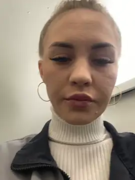 Snapshot of DreamGirl-777 chatting on March 21, 2025, 4:17 am DreamGirl-777 online show from March 21, 2025, 4:17 am