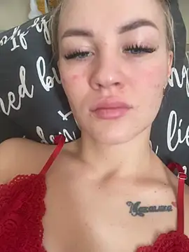 Snapshot of DreamGirl-777 chatting on February 6, 2025, 7:35 am DreamGirl-777 online show from February 6, 2025, 7:35 am