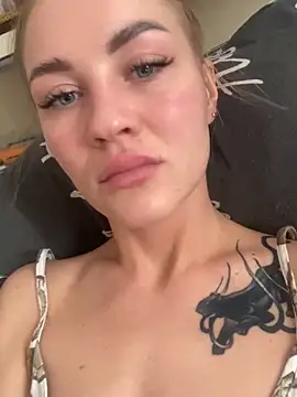 Snapshot of DreamGirl-777 chatting on October 6, 2025, 8:26 am DreamGirl-777 online show from October 6, 2025, 8:26 am