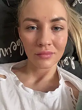 Snapshot of DreamGirl-777 chatting on March 7, 2025, 6:13 am DreamGirl-777 online show from March 7, 2025, 6:13 am