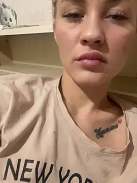 Snapshot of DreamGirl-777 chatting on January 2, 2025, 2:46 pm DreamGirl-777 online show from January 2, 2025, 2:46 pm