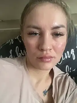 Snapshot of DreamGirl-777 chatting on December 23, 2024, 10:53 am DreamGirl-777 online show from December 23, 2024, 10:53 am