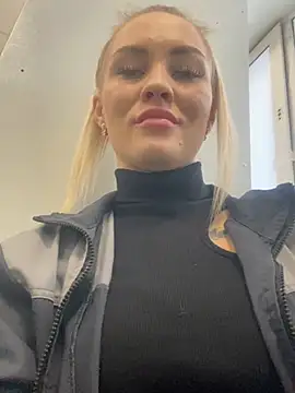 Snapshot of DreamGirl-777 chatting on February 19, 2025, 4:23 am DreamGirl-777 online show from February 19, 2025, 4:23 am