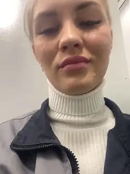 Snapshot of DreamGirl-777 chatting on January 21, 2025, 3:59 am DreamGirl-777 online show from January 21, 2025, 3:59 am