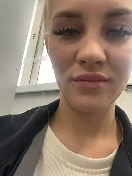 Snapshot of DreamGirl-777 chatting on February 3, 2025, 7:40 am DreamGirl-777 online show from February 3, 2025, 7:40 am