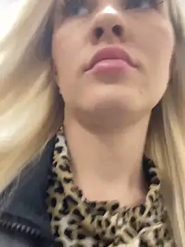 Snapshot of DreamGirl-777 chatting on February 10, 2025, 4:08 am DreamGirl-777 online show from February 10, 2025, 4:08 am