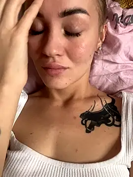 Snapshot of DreamGirl-777 chatting on November 3, 2025, 9:02 am DreamGirl-777 online show from November 3, 2025, 9:02 am