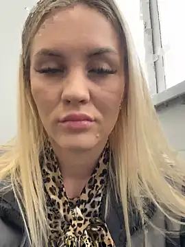 Snapshot of DreamGirl-777 chatting on February 10, 2025, 7:15 am DreamGirl-777 online show from February 10, 2025, 7:15 am