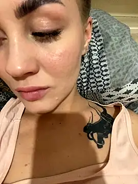 Snapshot of DreamGirl-777 chatting on October 22, 2025, 2:16 pm DreamGirl-777 online show from October 22, 2025, 2:16 pm