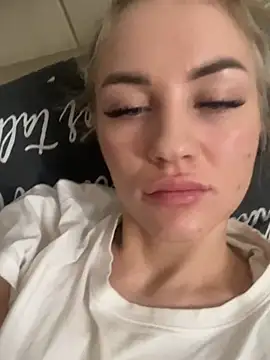 Snapshot of DreamGirl-777 chatting on January 19, 2025, 10:06 am DreamGirl-777 online show from January 19, 2025, 10:06 am