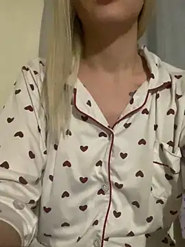 Snapshot of DreamGirl-777 chatting on February 7, 2025, 9:15 pm DreamGirl-777 online show from February 7, 2025, 9:15 pm