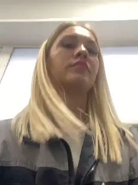 Snapshot of DreamGirl-777 chatting on January 17, 2025, 5:00 am DreamGirl-777 online show from January 17, 2025, 5:00 am