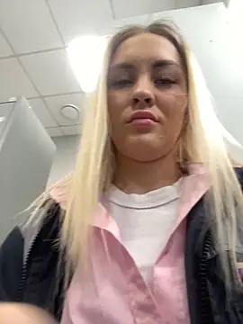 Snapshot of DreamGirl-777 chatting on February 25, 2025, 6:47 am DreamGirl-777 online show from February 25, 2025, 6:47 am