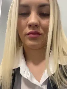 Snapshot of DreamGirl-777 chatting on January 22, 2025, 3:52 am DreamGirl-777 online show from January 22, 2025, 3:52 am