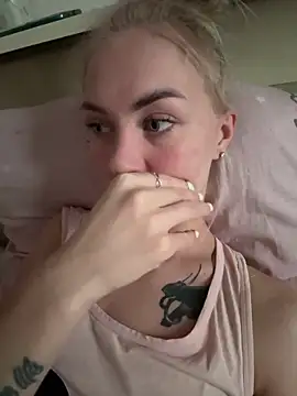 DreamGirl-777 online show from December 2, 2025, 9:33 am